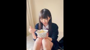 優等生はるの二面性！清楚な笑顔から一転、中出しで絶頂！